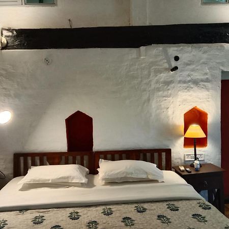 Labboo'z Café&Lodge Maheshwar Esterno foto