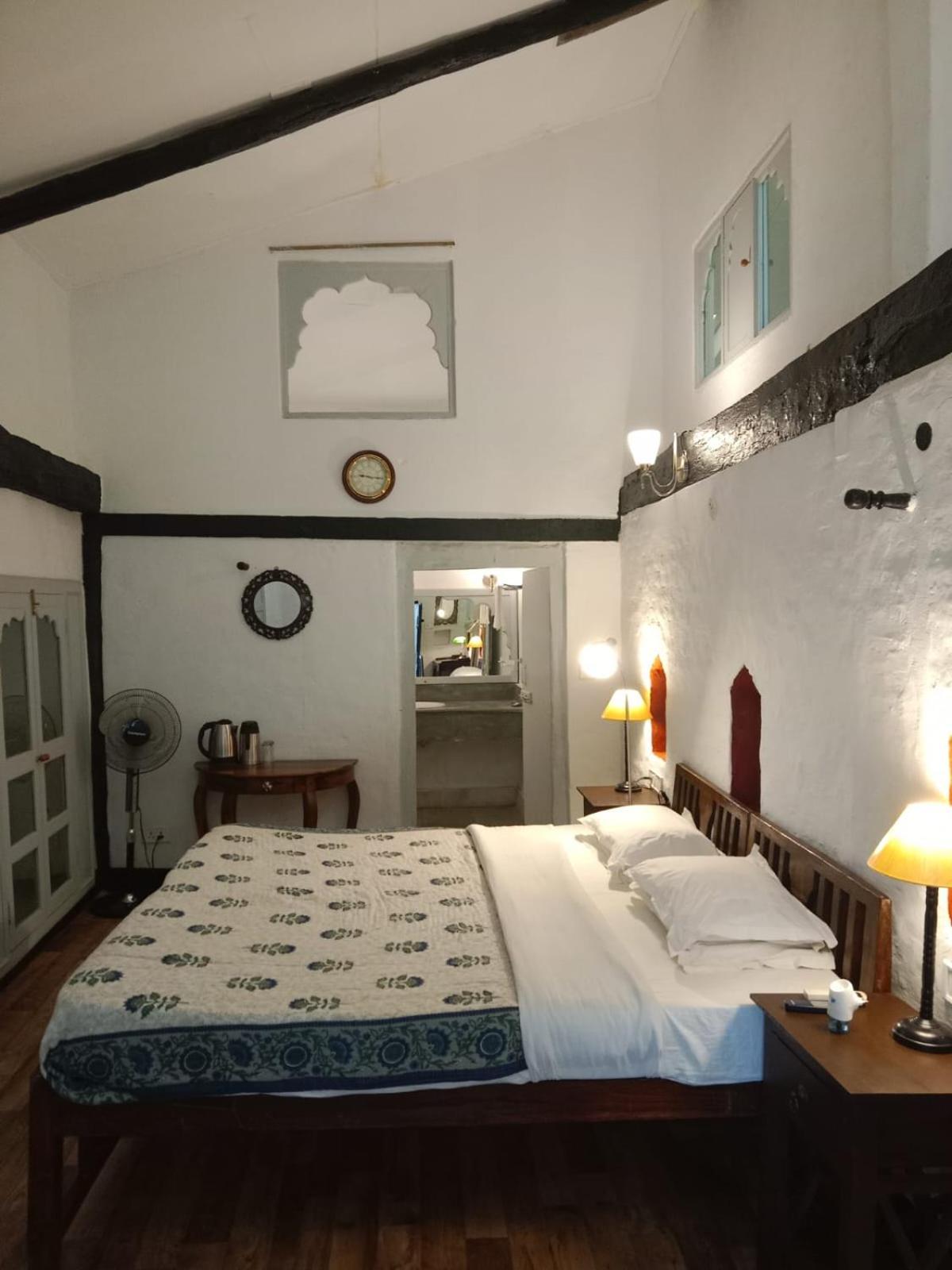 Labboo'z Café&Lodge Maheshwar Esterno foto